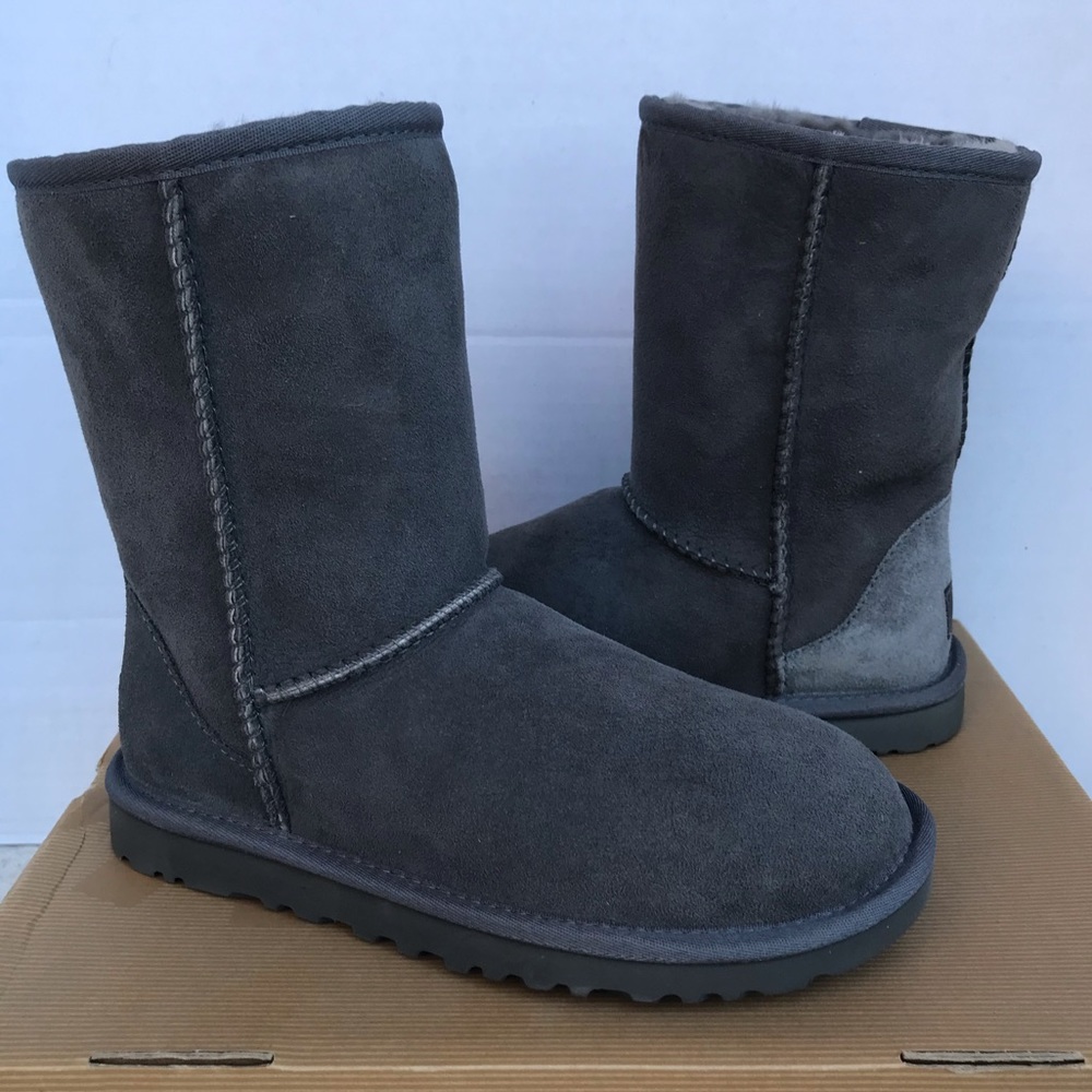 UGG Australia Classic comfy winter boots. Gray New. Size 5